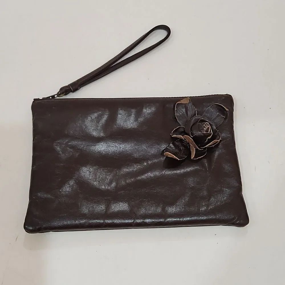 EUC Vintage Flower Leather LG Wristlet Clutch